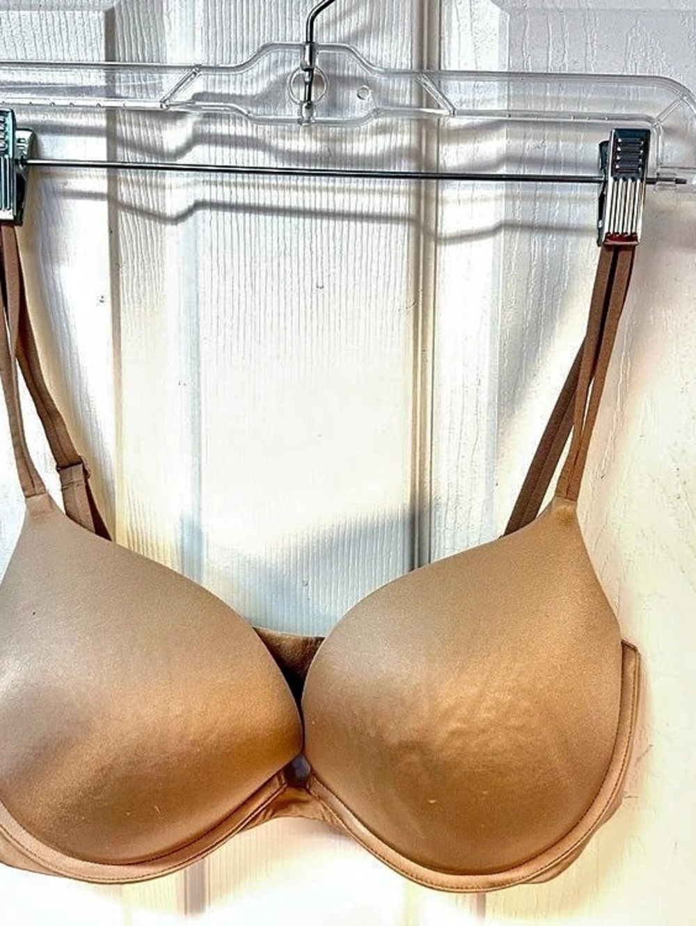 Victoria's Secret Very Sexy Push-Up Bra in Beige/Nude 36DD Like New